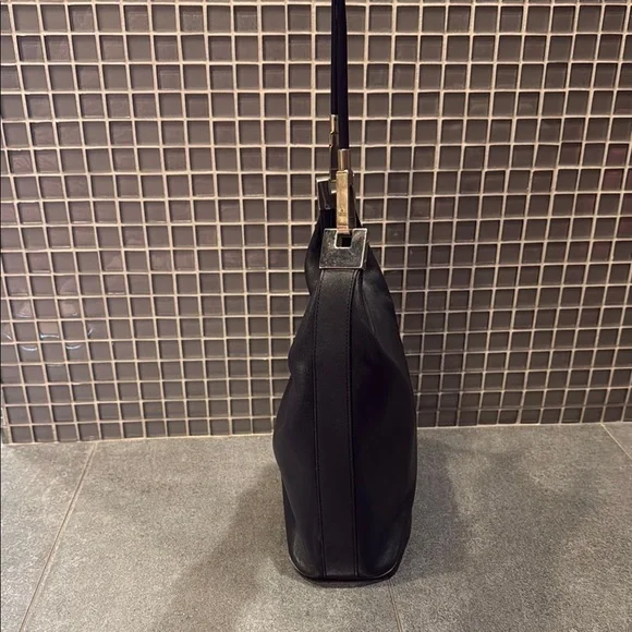 ✨ Authentic Gucci Tom Ford–Era Small Leather Hobo Bag (1997–1999) ✨ - Picture 11 of 17